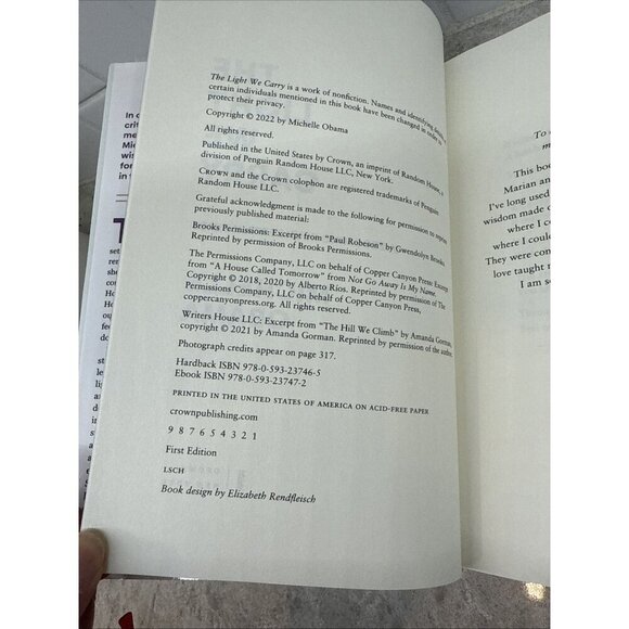 The Light We Carry: Overcoming in Uncertain Times, Michelle Obama. Hardcover New - Picture 9 of 10
